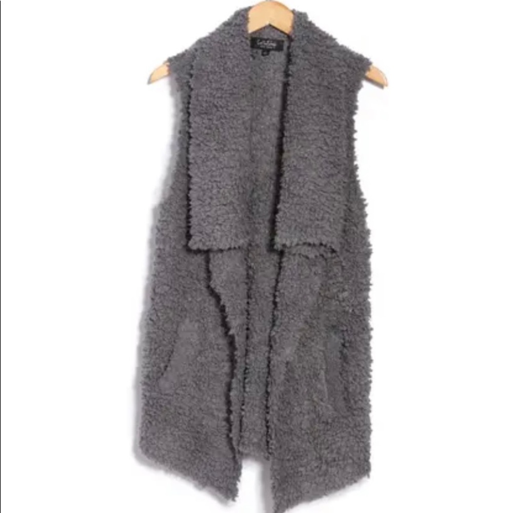 NWT Coffee Shop gray drape teddy vest